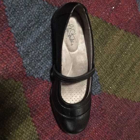 Life Stride shoes - Picture 2 of 3